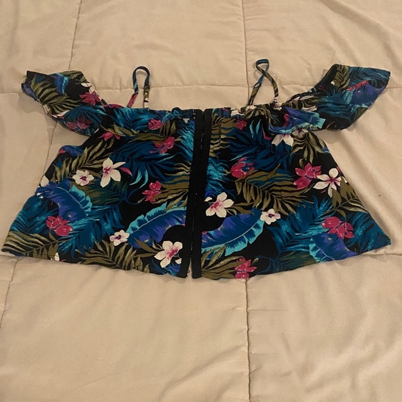 Forever 21 Tops - Caribbean crop top - size S